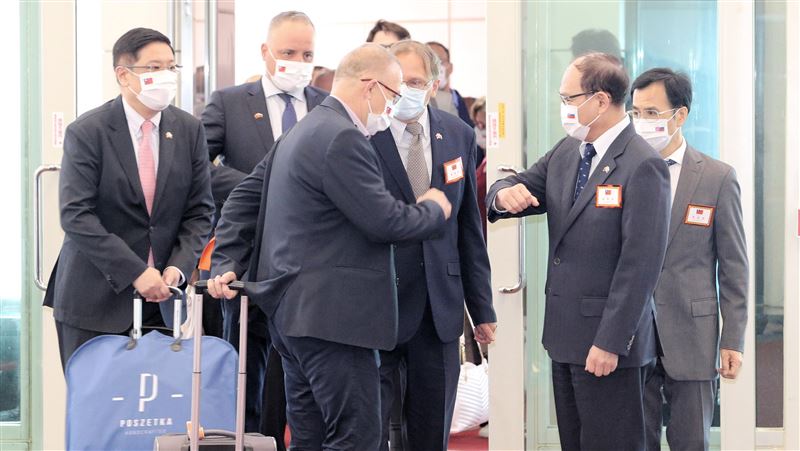 斯洛伐克訪團抵　副議長：行動支持台