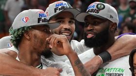 ▲泰坦（Jayson Tatum）、布朗（Jaylen Brown）和史馬特（Marcus Smart）三人感情要好。（圖／翻攝自塞爾提克推特）