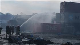 孟加拉吉大港貨櫃倉庫大火　至少34死300傷(圖／美聯社／達志影像)