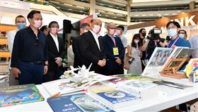 行政院長蘇貞昌今（5）日參觀「2022台北國際書展」。（圖／行政院提供)