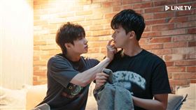 《致我的星星2》金江珉（右）與孫宇賢（左）上演廚師與大明星的甜蜜同居生活。（圖／LINE TV提供）