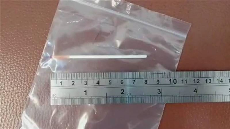 男童快篩　8公分長採檢棉棒斷卡鼻腔