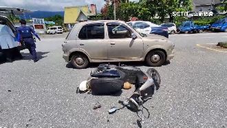 鑽車縫突竄出　女騎士連人帶車遭撞飛