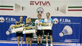 2022義大利國際羽球系列賽 女雙奪冠女雙團體林琬清及許雅晴在「2022義大利國際羽球系列賽」5日總決賽中，用30分鐘不到的時間以兩個21：8直落二漂亮成績，打敗新加坡選手，贏得女雙冠軍。（蔡佳欣提供）中央社記者曾婷瑄巴黎傳真  111年6月5日