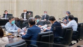 行政院長蘇貞昌今（6）日召開擴大防疫會議。（圖／行政院提供)