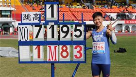 青年盃女子跳高  李晴晴破大會紀錄（2）111年新北市全國青年盃田徑公開賽11日在板橋第一運動場進行公開女子組跳高決賽，亞運培訓隊李晴晴以1公尺83拿下金牌，並打破大會紀錄。中央社記者裴禛攝  111年3月11日