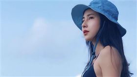 房思瑜曬出泳裝辣照。