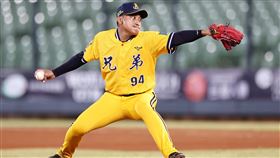 中信兄弟中繼王吳俊偉下二軍調整投球機制。（圖／中職提供）