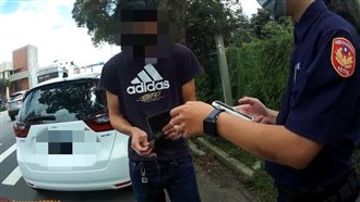 孩子確診意識不清　2寶爸攔警車求助