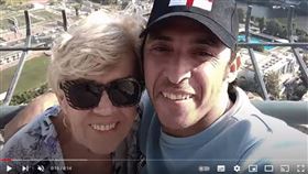 愛麗絲與老公相差46歲。（圖／翻攝自iris Mohamed YouTube）