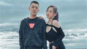 「鳳梨」吳泓逸、秘書/翻攝自鳳梨臉書