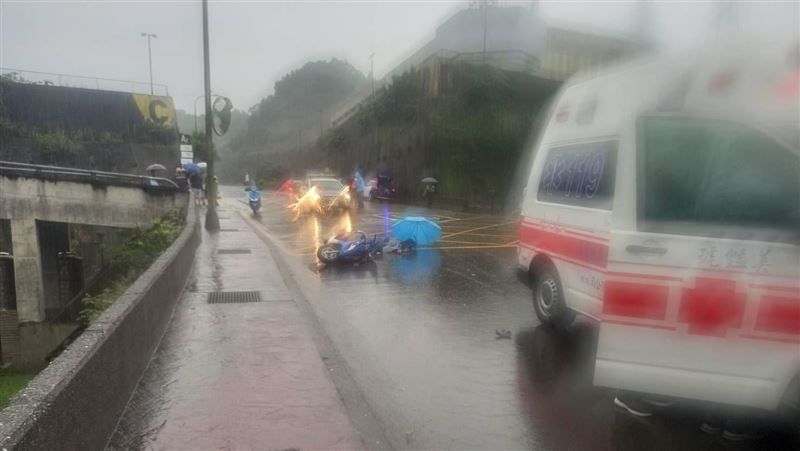 瑞芳女騎士疑自摔　捲曳引車輪下慘死