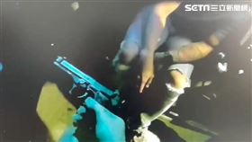 北市陳姓酒店經紀並排停車被查獲改造手槍。（圖／翻攝畫面）