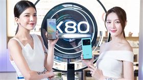 vivo X80推出極夜黑、都市藍兩色。（圖／vivo提供）