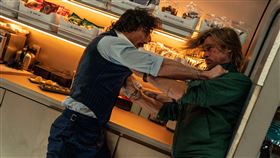 布萊德彼特在片中上演動作戲碼。（圖／索尼影業提供）