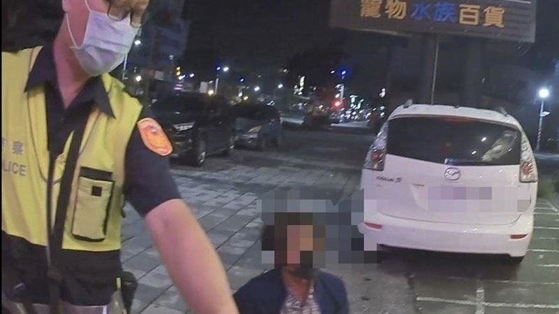 酒後被揍警存疑…男跪地求老天還公道