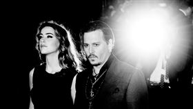 強尼戴普、安柏赫德。（圖／Discovery頻道提供）