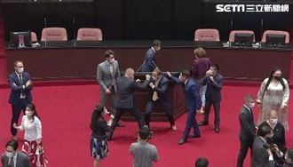 台灣國會特產　斯國議員現場模擬演出