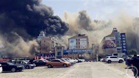 杭州冰雪大世界火災　5人受傷送醫(圖/翻攝自上游新聞)