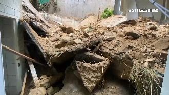 土石流沖進新竹民宅　居民緊急逃離