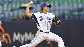 富邦悍將江少慶久違登板先發卻遇上雨神擾事。（圖／富邦悍將提供）