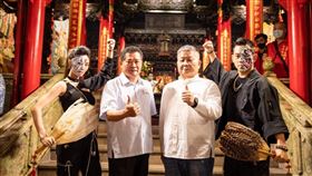 ▲大甲鎮瀾宮顏清標董事長、鄭銘坤副董事長以及形象代言人顏正國、曾甜一同為「菁英鬥陣盃」揭開序幕（圖／芬格國際提供）