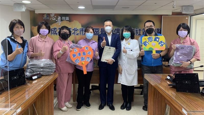 挺醫護防疫辛勞　建設老董捐專責制服