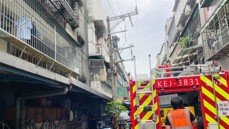泰山民宅火警！婦爬電桿逃生墜落骨折