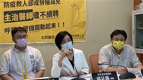 邱足滿醫師聲淚居下表示，「自己半輩子努力奉獻給彰基，最後換得的竟是如此待遇。」（圖／記者簡浩正攝影）