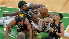 ▲史馬特（Marcus Smart）說霍福德（Al Horford）絕非故意傷害柯瑞（Stephen Curry）。（圖／美聯社／達志影像）