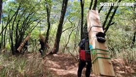 無名英雄！他們戰四辣750次　18噸建材全部搬上屏風山。（圖／長富營造提供）