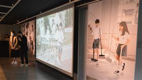 新北校園掃具美感改造計畫發表（1）新北市10日發表校園掃具美感改造計畫，讓掃把、畚斗揮別傳統紅、綠顏色，改成大地色系，將校園新美學應用在學生的日常生活。中央社記者黃旭昇新北市攝  111年6月10日