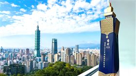 ▲台北101紀念酒藍瓶+馬祖酒廠（圖／台北101提供）