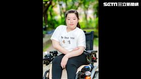 台中新光國中女學生蔡其穎罹患肌無力症，在母親3年伴讀下考上台中女中。（圖／校方提供）