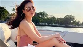 Tangmo最後一次船上直播時，疑似1求救動作。（圖／翻攝自melonp.official IG）