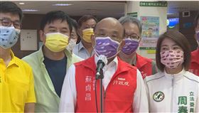 行政院長蘇貞昌12日視察部立屏東醫院暨慰勉醫護人員。