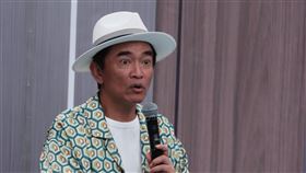 小明星大跟班。（圖／中天提供）