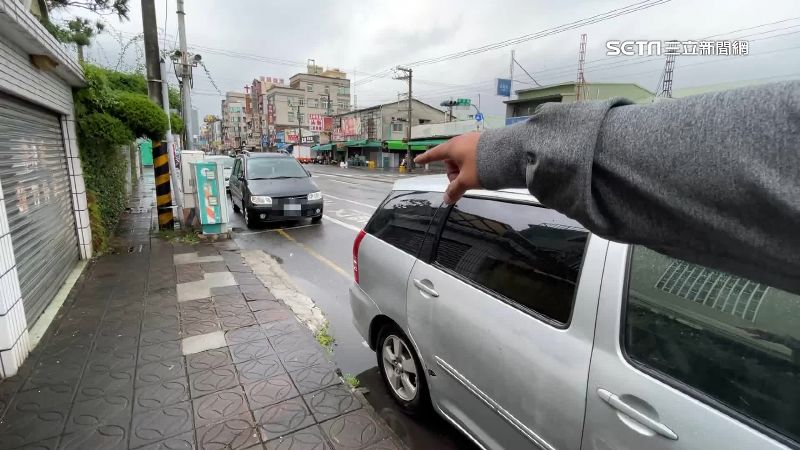 獨／停車單未取下　控收費員亂蓋章