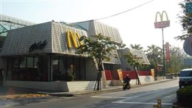 24年麥當勞遭漲租逼走！10年後還是空屋　房東默默降價（圖／翻攝自高雄點粉專）麥當勞澄清湖舊店