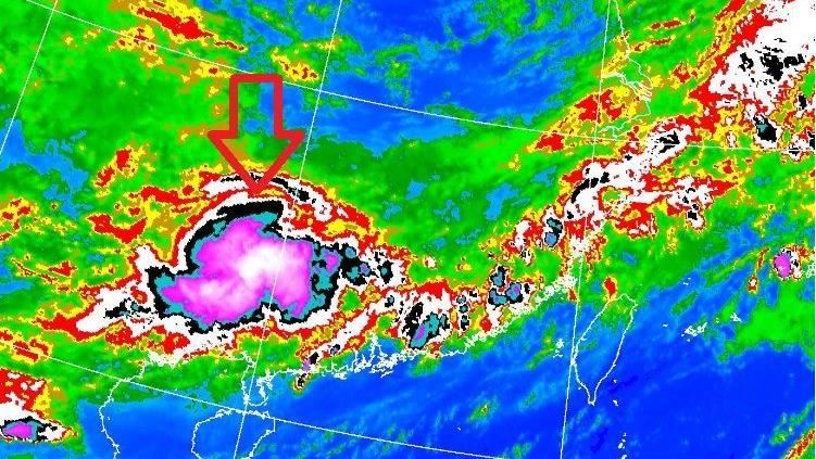 這坨雲圖比台灣還大會來嗎？專家解答