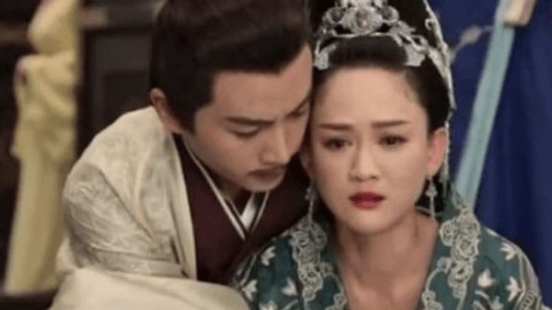 皇帝駕崩！兒子強納皇后為妃⋯險懷孕
