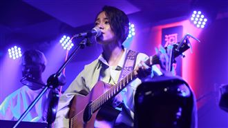 演唱張雨生神曲　吱吱淚崩吐北漂心聲