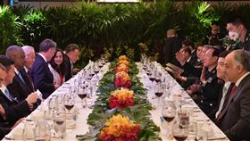 香格里拉對話  星防長主持部長圓桌對談「香格里拉對話」正在新加坡舉行，新加坡國防部長黃永宏11日主持部長圓桌對談，出席人士包括美、中防長。（新加坡國防部提供）中央社記者侯姿瑩新加坡傳真  111年6月11日