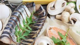 Omega-3不飽和脂肪酸，可清除心、腦血管裡的自由基，增加血流量以及氧氣的含量，讓腦霧不找上門。