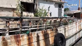 東港廢船霸佔卸貨區　蘇貞昌視察動怒