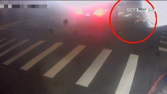 獨／友借車撞人肇逃！他竟衝現場頂罪