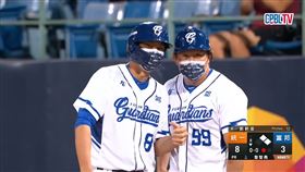 詹智堯8局下上場代跑，完成自己生涯第997場出賽。（圖／擷取自CPBL TV）


