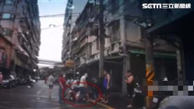 壓制,鐵棍,口角,新北,翻攝畫面