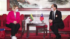 立陶宛經濟暨創新部政務次長聶琉嫻娜（Jovita Neliupšienė）訪團（圖／外交部提供）