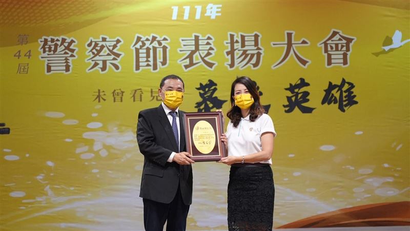 頂新捐8090套操作服感謝新北警